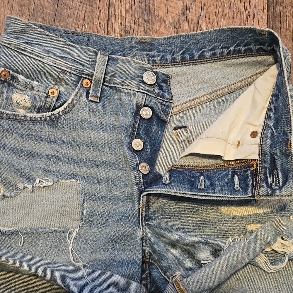 Levi's Jean Shorts Size 24W - Picture 3 of 5